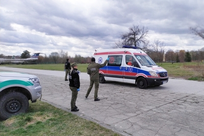 Służby w gotowości - funkcjonariusze KaOSG podczas ćwiczeń z wykorzystaniem szpitala polowego