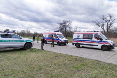 Służby w gotowości - funkcjonariusze KaOSG podczas ćwiczeń z wykorzystaniem szpitala polowego