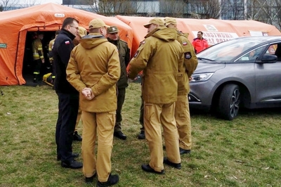 Służby w gotowości - funkcjonariusze KaOSG podczas ćwiczeń z wykorzystaniem szpitala polowego