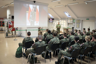 Funkcjonariusze KaOSG spotkali się z uczniami klas mundurowych o profilu Straż Graniczna