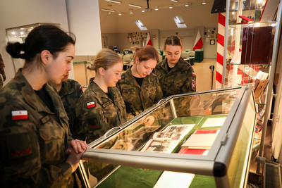 Funkcjonariusze KaOSG spotkali się z uczniami klas mundurowych o profilu Straż Graniczna