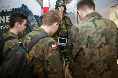 Funkcjonariusze KaOSG spotkali się z uczniami klas mundurowych o profilu Straż Graniczna