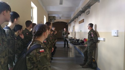 Funkcjonariusze KaOSG spotkali się z uczniami klas mundurowych o profilu Straż Graniczna