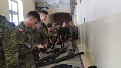 Funkcjonariusze KaOSG spotkali się z uczniami klas mundurowych o profilu Straż Graniczna