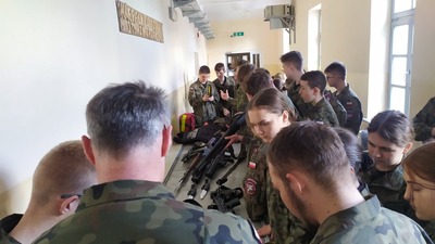 Funkcjonariusze KaOSG spotkali się z uczniami klas mundurowych o profilu Straż Graniczna