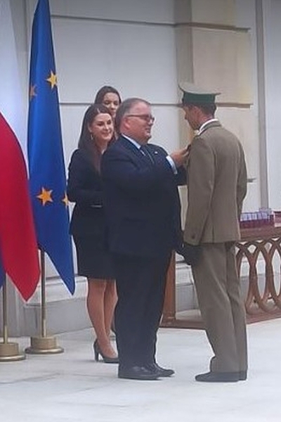 Funkcjonariusz z Placówki SG w Kielcach został odznaczony przez Prezydenta RP 