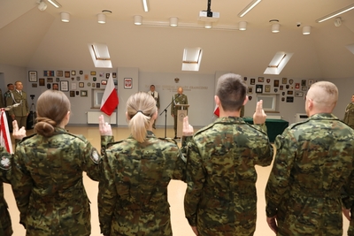 10 nowo przyjętych strażników granicznych złożyło rotę ślubowania 