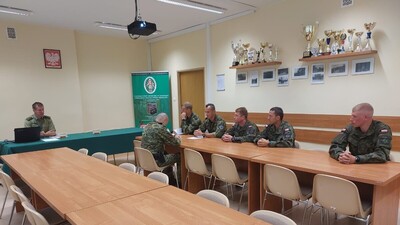 Zakopiańscy strażnicy graniczni i żołnierze WOT sprawdzają granicę 