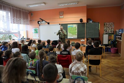 Prelekcje funkcjonariusza Placówki SG w Zakopanem w nowotarskich szkołach 