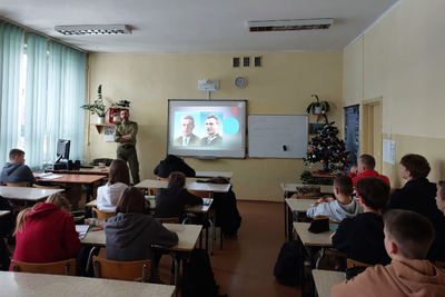 Lekcja historii dla uczniów klas mundurowych 