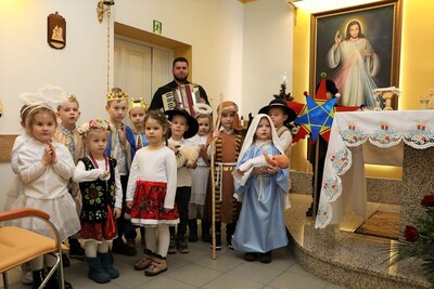 Przedszkolaki kultywują staropolski zwyczaj kolędowania 