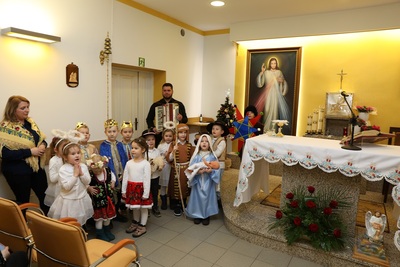 Przedszkolaki kultywują staropolski zwyczaj kolędowania 