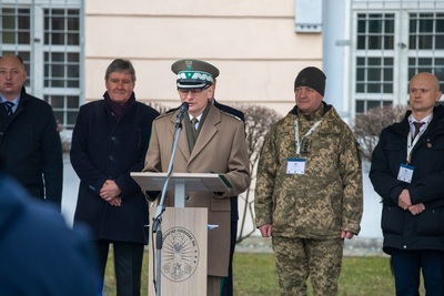 Przekazanie psów ukraińskim żołnierzom 