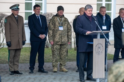 Przekazanie psów ukraińskim żołnierzom 