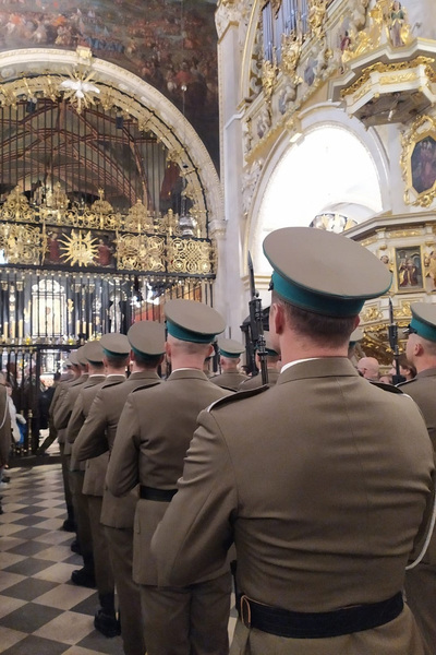 Funkcjonariusze i pracownicy KaOSG uczestniczyli w Apelu Jasnogórskim