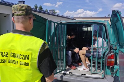 Pościg i zatrzymanie nielegalnych migrantów w Brzesku 