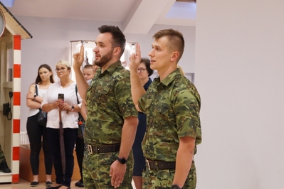 Dwóch nowych funkcjonariuszy KaOSG złożyło ślubowanie 
