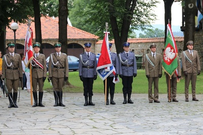 Funkcjonariusze i pracownicy KaOSG uczestniczyli we Mszy świętej w intencji Ojczyzny 