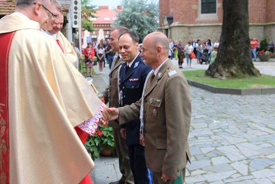 Funkcjonariusze i pracownicy KaOSG uczestniczyli we Mszy świętej w intencji Ojczyzny 