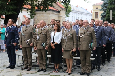 Funkcjonariusze i pracownicy KaOSG uczestniczyli we Mszy świętej w intencji Ojczyzny 