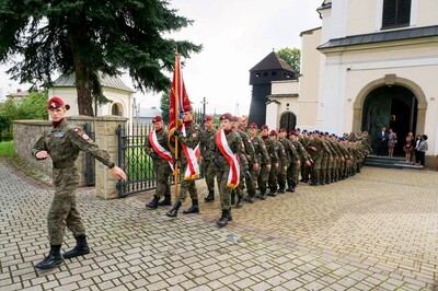 Uroczyste rozpoczęcie roku szkolnego w Zespole Szkół Licealnych i technicznych im. Jana Pawła II w Wojniczu z udziałem kpt. SG Pawła Wolaka - Komendanta Placówki Straży Granicznej w Tarnowie.