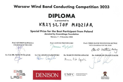 Sukces muzyka z Orkiestry Reprezentacyjnej SG dyplom, który otrzymał  funkcjonariusz straży granicznej.
