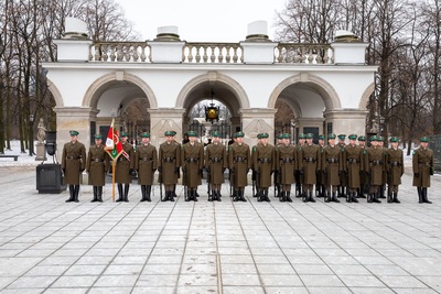 Uroczysta Zmiana Posterunku Honorowego Zdjęcie Kompani Honorowej Straży Granicznej ( Wydziału Odwodowego ( Reprezentacyjnego)) Karpackiego Oddziału Straży Granicznej przed Grobem Nieznanego Żołnierza w Warszawie.