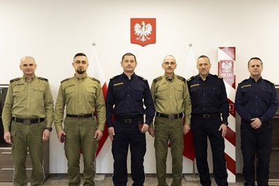 sierż. szt. SG Kamil Ciapała Funkcjonariusz KaOSG w trakcie wyróżnienia medalem prezydenckim w obecności kadry kierowniczej SG i innych wyróżnionych.