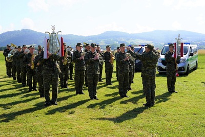 orkiestra reprezentacyjna straży granicznej wykonująca hymn podczas uroczystości.