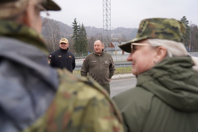 Odprawa Wojewody Małopolskiego ze służbami w rejonie byłego przejścia granicznego w Piwnicznej-Zdroju