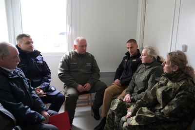 Odprawa Wojewody Małopolskiego ze służbami w rejonie byłego przejścia granicznego w Piwnicznej-Zdroju