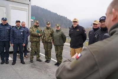 Odprawa Wojewody Małopolskiego ze służbami w rejonie byłego przejścia granicznego w Piwnicznej-Zdroju