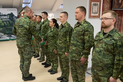 Mianowani na pierwszy stopień w korpusie chorążych w KaOSG