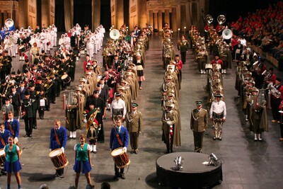 koncert finałowy jednego z festiwali w Niemczech , wśród muzyków z całego świata orkiestra reprezentacyjna straży granicznej
